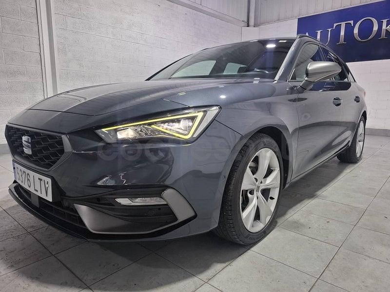 Usado Seat Leon FR 150 CV (110 kW) 2021 Gris / plata Familiar