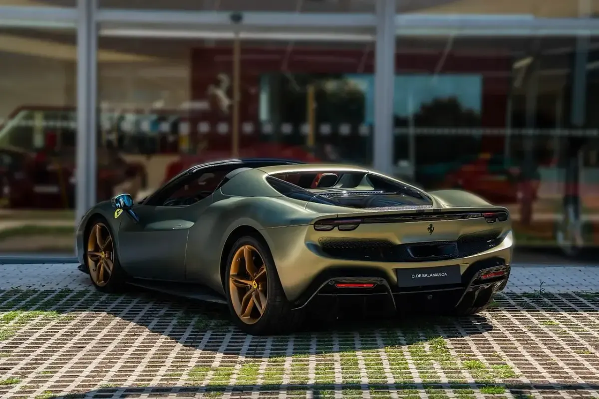 Nuevo Ferrari 296 830 CV (610 kW) 2025 Verde metalizado Descapotable