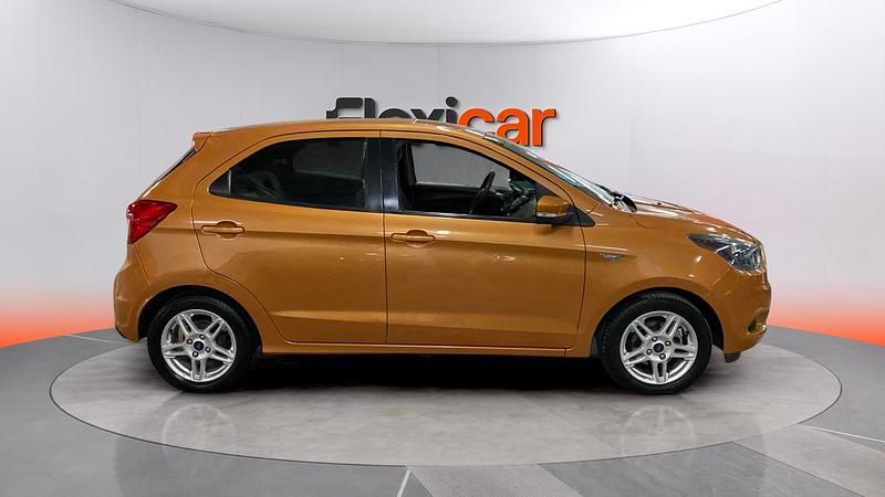 Usado Ford Ka Plus Ultimate 86 CV (63 kW) 2018 Naranja Utilitario