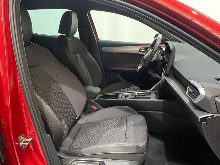 Usado Seat Leon FR 204 CV (150 kW) 2025 Rojo