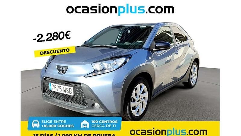 Gris Usado 2024 Toyota Aygo Play Utilitario | 12.810 € (Precio justo) - Imagen 1/4