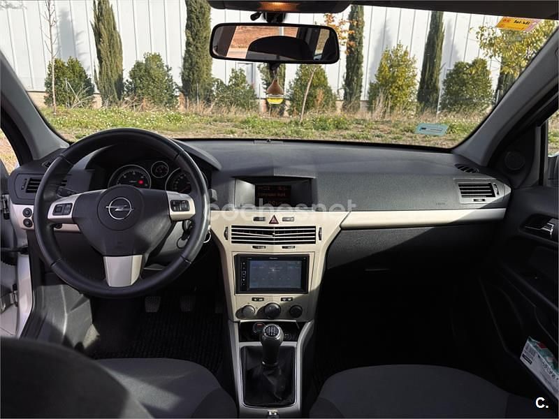 Usado Opel Astra Enjoy 100 CV (73 kW) 2007 Gris / plata Familiar
