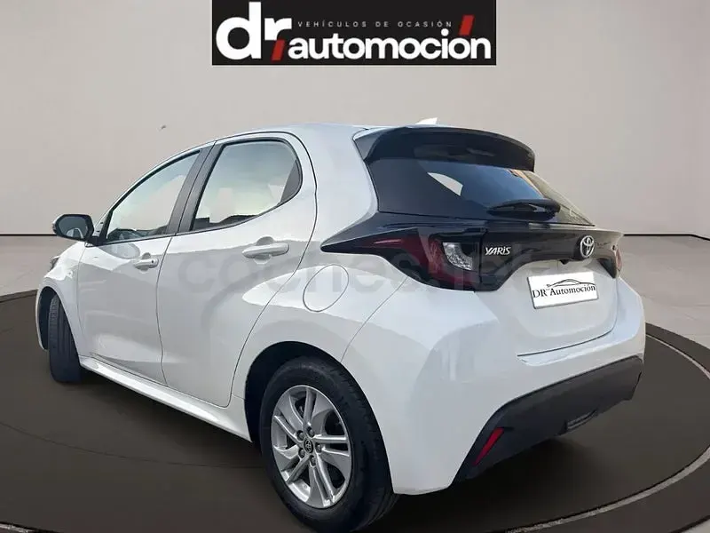 Usado Toyota Yaris Hybrid Business Edition 116 CV (85 kW) 2023 Blanco Berlina