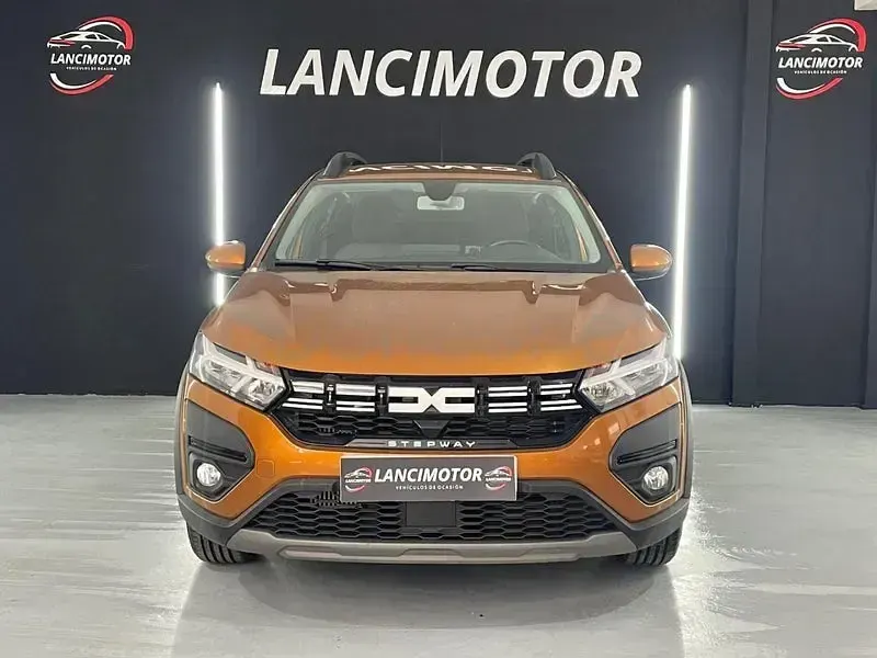Usado Dacia Sandero Essentiel 91 CV (66 kW) 2024 Naranja Berlina