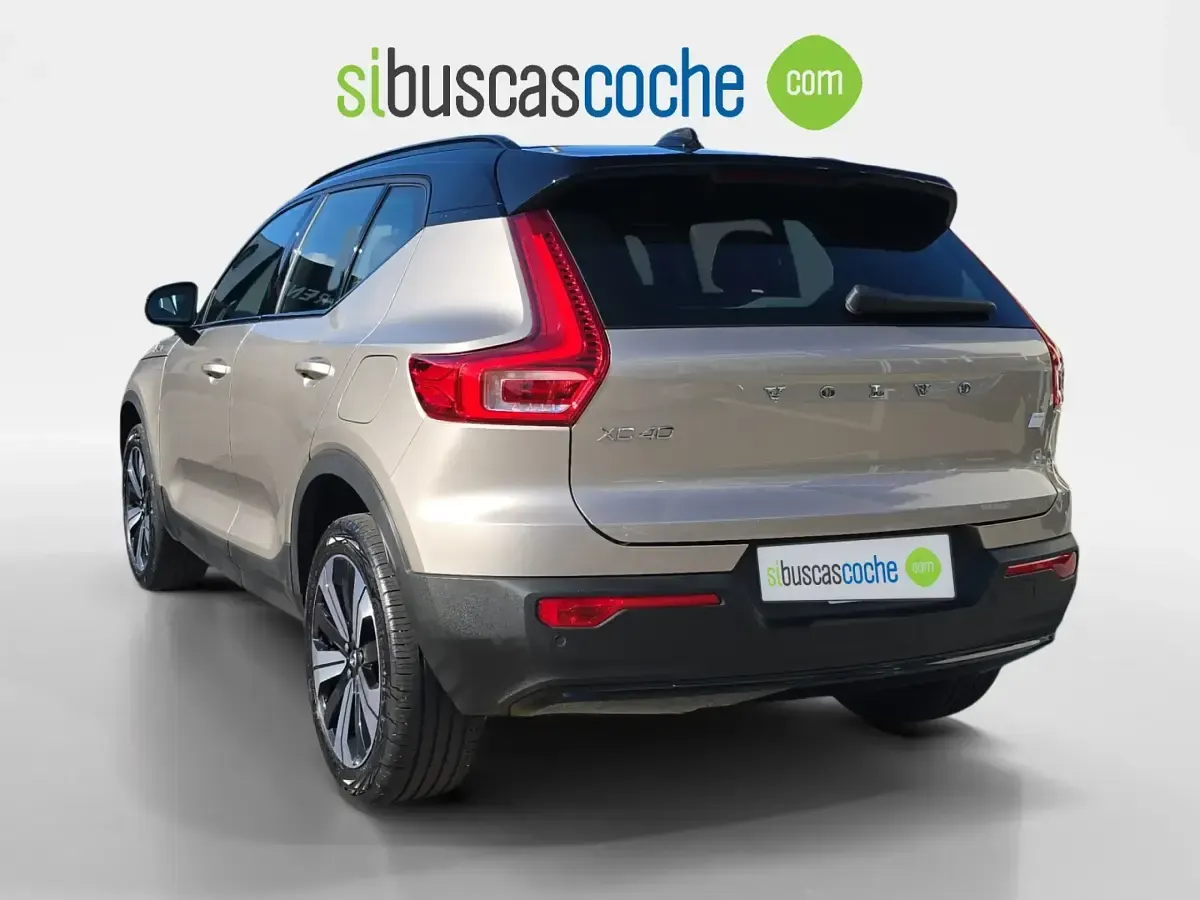Usado Volvo XC40 Core 200 kW (272 CV) 2023 Gris/plata SUV