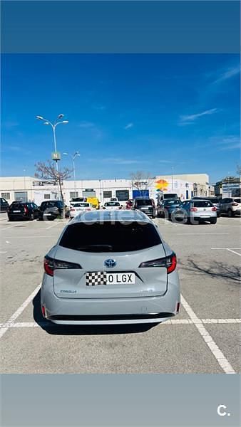 Usado Toyota Corolla Active 122 CV (89 kW) 2020 Gris / plata Familiar