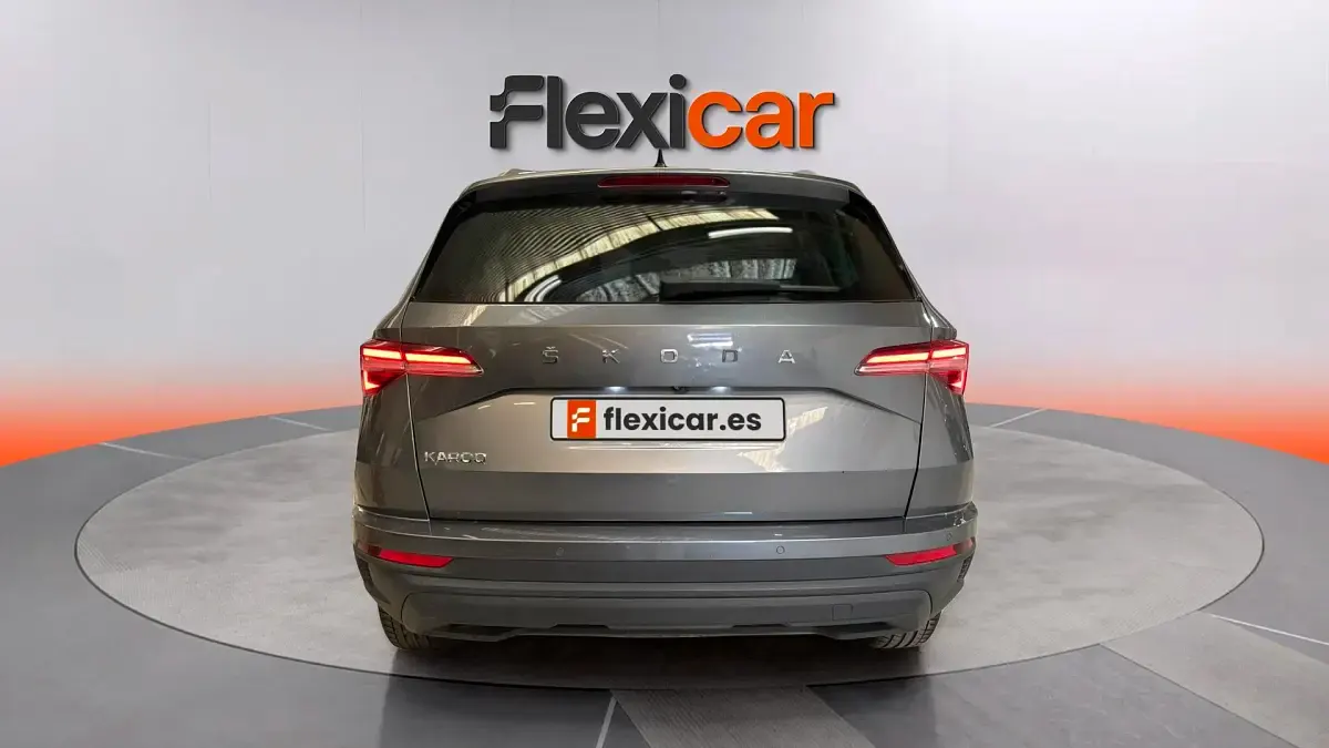Usado Skoda Karoq Selection 150 CV (110 kW) 2024 Gris SUV