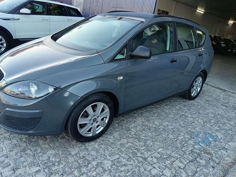 Usado Seat Altea XL Style 105 CV (77 kW) 2010 Gris Monovolumen