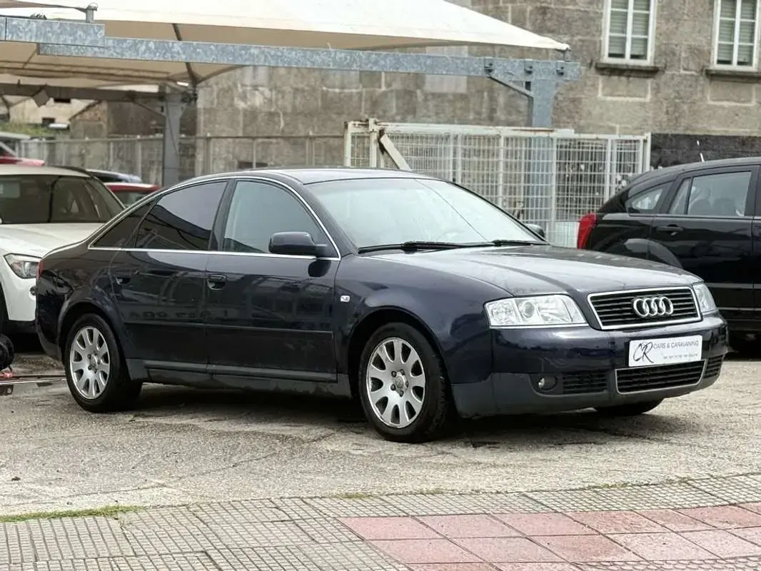 Usado Audi A6 155 CV (114 kW) 2002 Azul Berlina