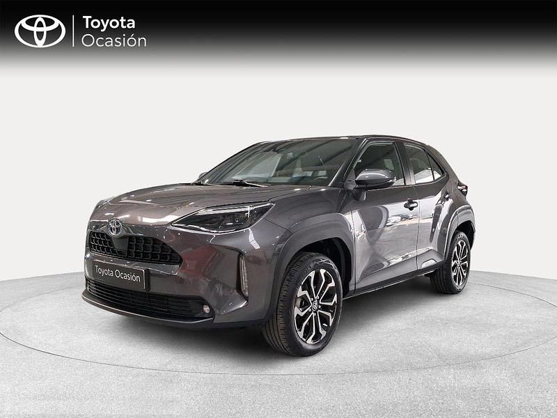 Gris / plata Usado 2024 Toyota Yaris Cross Active SUV | 26.900 € (Un poco caro) - Imagen 1/4