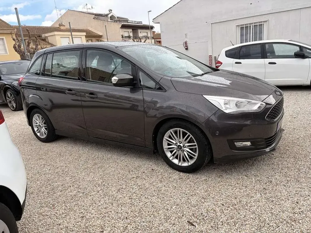 Usado Ford C-MAX S 120 CV (88 kW) 2018 Gris Monovolumen
