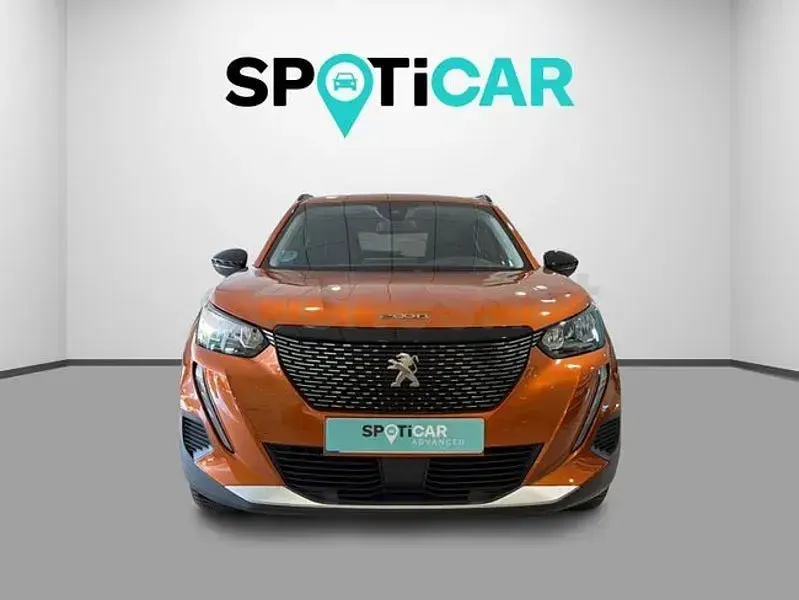 Usado Peugeot 2008 Allure 110 CV (80 kW) 2022 Naranja SUV