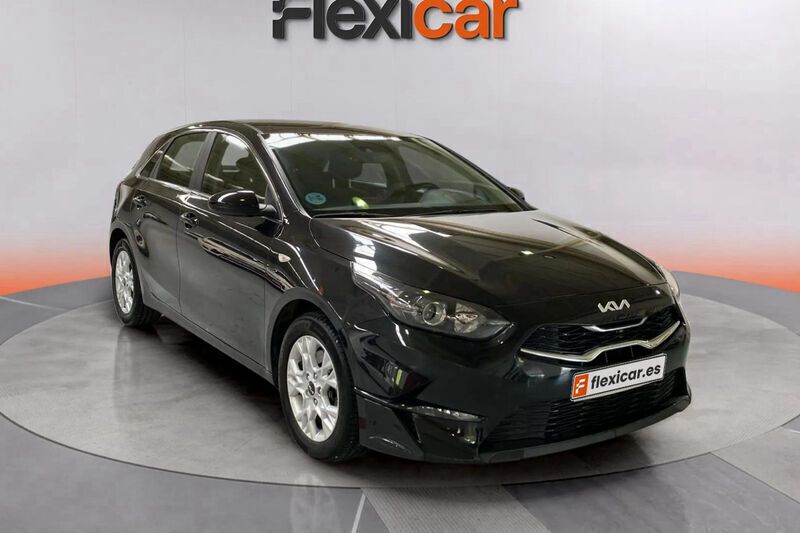 Negro Usado 2023 Kia Ceed Berlina | 14.790 € (Buen precio) - Imagen 1/4