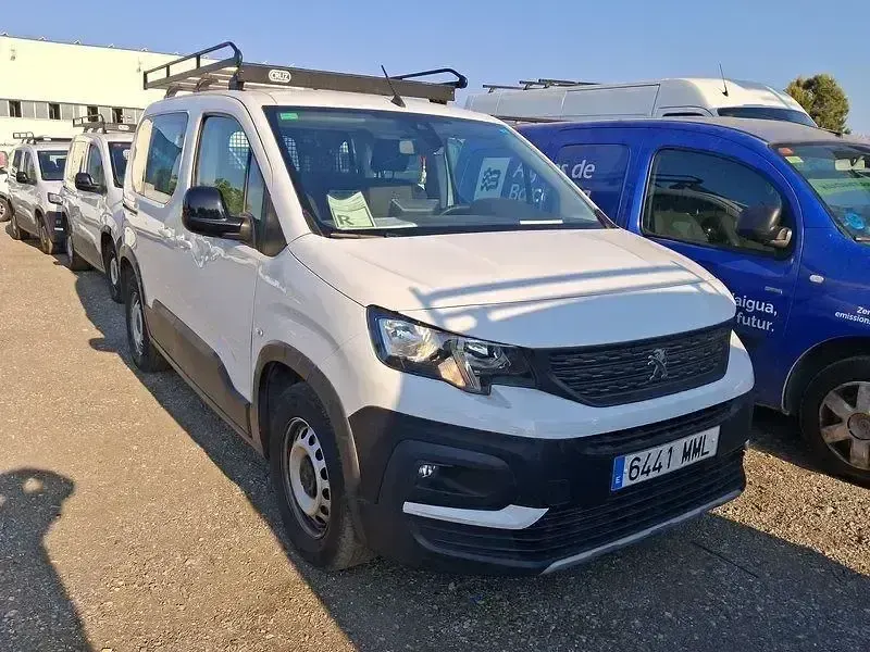 Usado Peugeot Rifter Active 102 CV (75 kW) 2023 Blanco Monovolumen