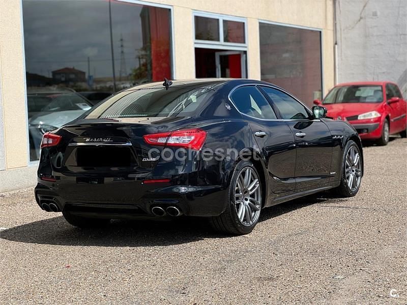 Negro Usado 2018 Maserati Ghibli Berlina | 31.800 € (Precio justo) - Imagen 1/4