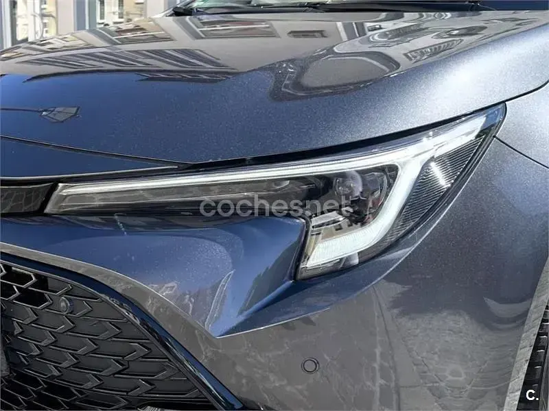 Usado Toyota Corolla Active 140 CV (102 kW) 2025 Gris / plata Berlina