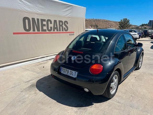 Usado VW New Beetle 102 CV (75 kW) 2005 Negro Utilitario