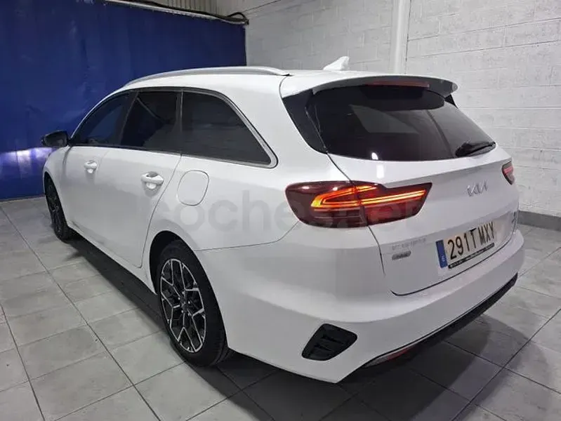Usado Kia Ceed Style 100 CV (73 kW) 2025 Blanco Utilitario