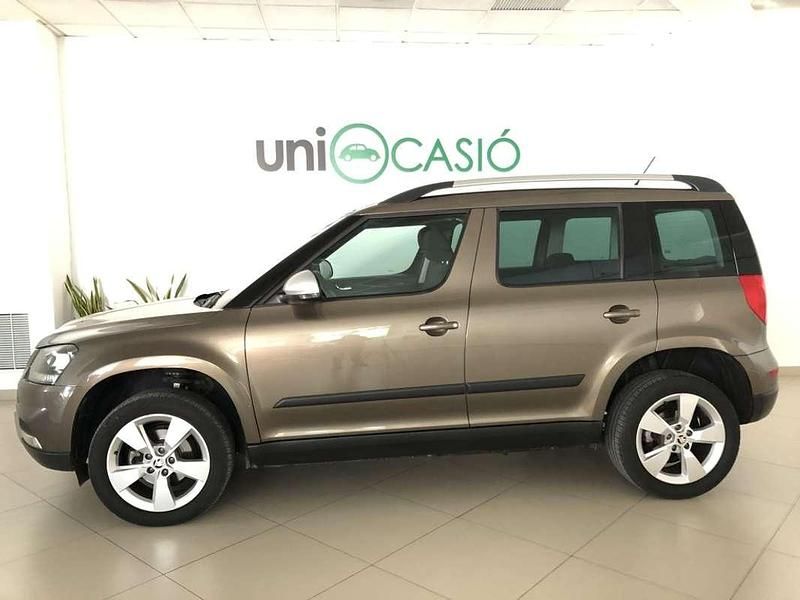 Usado Skoda Yeti Active 110 CV (80 kW) 2016 Marrón SUV