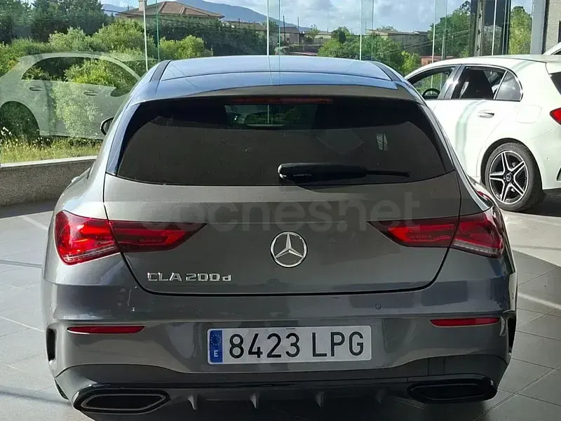 Usado Mercedes CLA200 Shooting Brake 150 CV (110 kW) 2021 Gris / plata Familiar
