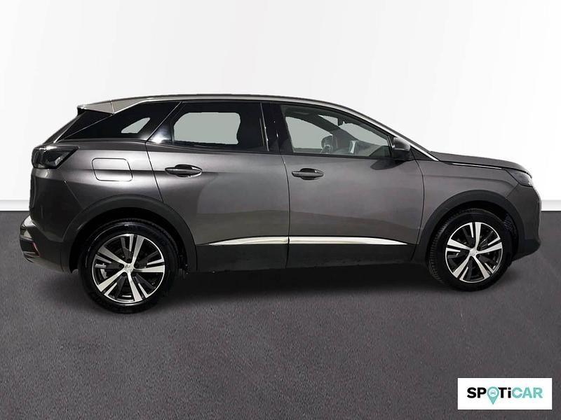 Usado Peugeot 3008 Allure 136 CV (100 kW) 2024 Gris SUV