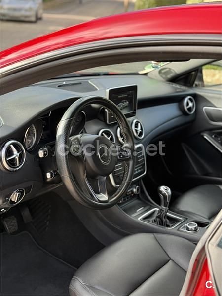 Usado Mercedes CLA200 Urban 136 CV (100 kW) 2015 Rojo Berlina