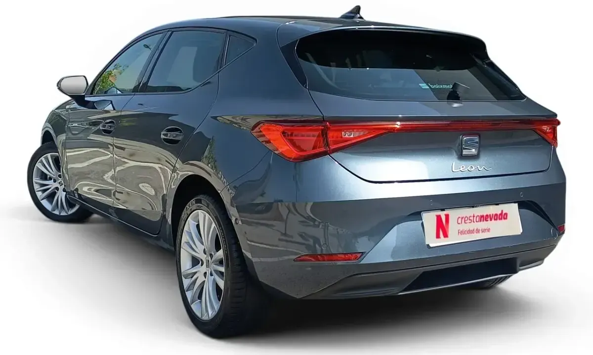 Usado Seat Leon Style 110 CV (80 kW) 2023 Gris