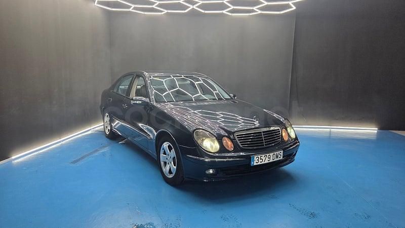 Usado Mercedes E280 Avantgarde 190 CV (139 kW) 2005 Azul Berlina