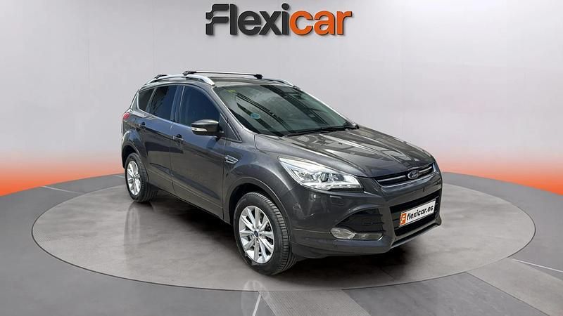 Usado Ford Kuga Titanium 182 HP (133 kW) 2016 Preto SUV