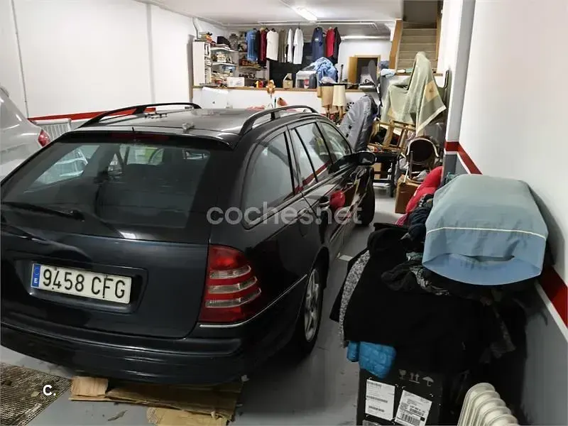 Usado Mercedes C220 Avantgarde 143 CV (105 kW) 2003 Azul Familiar