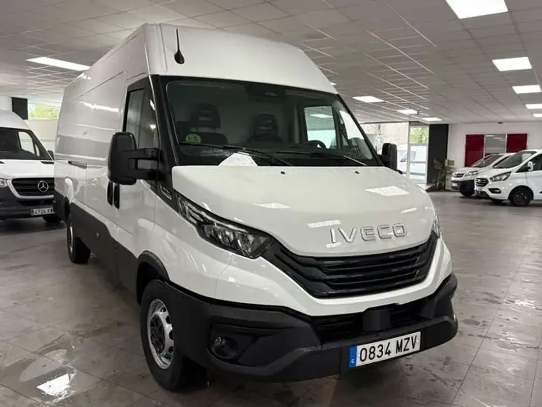 Usado Iveco Daily 160 CV (117 kW) 2025 Blanco Van
