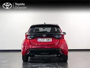 Usado Toyota Yaris Style 130 CV (95 kW) 2026 Rojo Utilitario