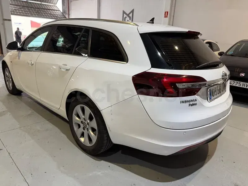 Usado Opel Insignia Selective 136 CV (100 kW) 2017 Blanco Familiar