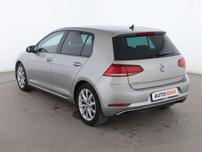 Usado VW Golf VII Advance 126 CV (92 kW) 2017 Gris / plata Berlina