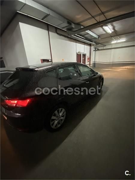 Usado Seat Leon Style 110 CV (80 kW) 2017 Granate Berlina