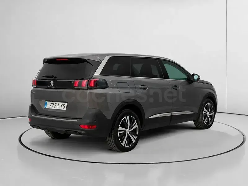 Usado Peugeot 5008 Allure 130 CV (95 kW) 2022 Gris / plata SUV