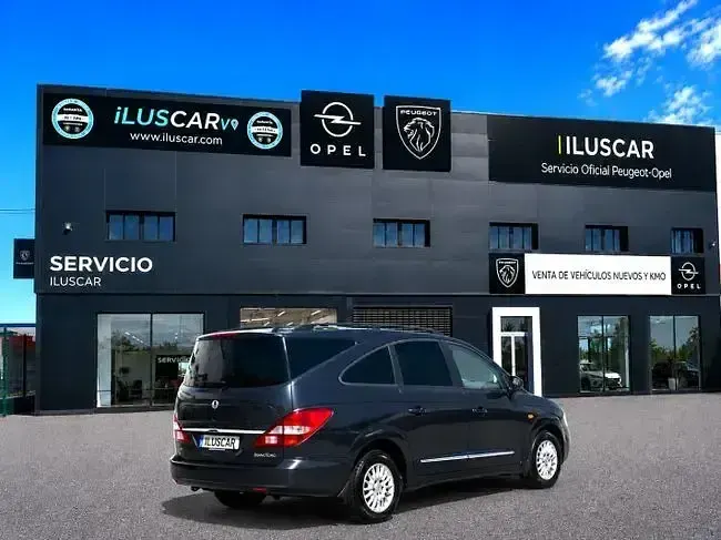 Usado SsangYong Rodius 165 CV (121 kW) 2013 Gris Monovolumen