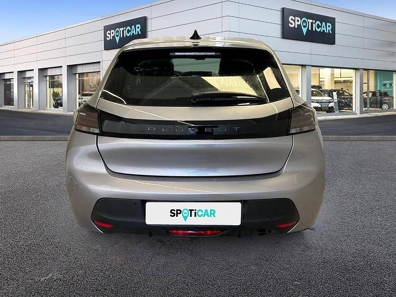 Usado Peugeot 208 Active 101 CV (74 kW) 2024 Gris Utilitario