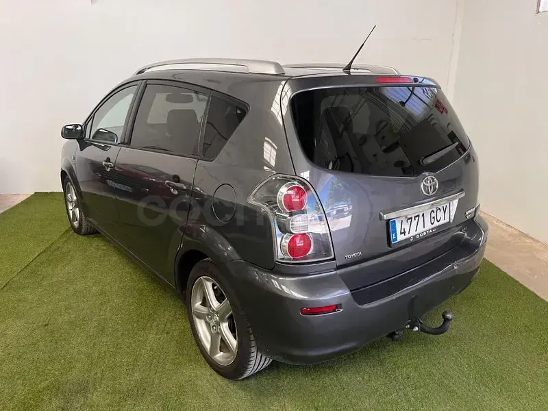 Usado Toyota Corolla Verso Sport 177 CV (130 kW) 2008 Gris / plata Monovolumen