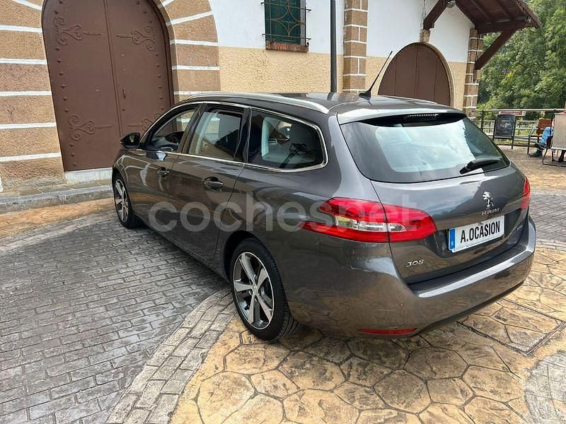 Usado Peugeot 308 SW Allure 130 CV (95 kW) 2016 Gris / plata Familiar