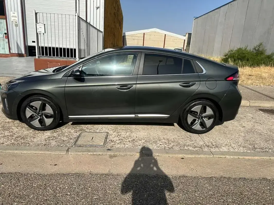 Usado Hyundai Ioniq Style 141 CV (103 kW) 2022 Gris Utilitario