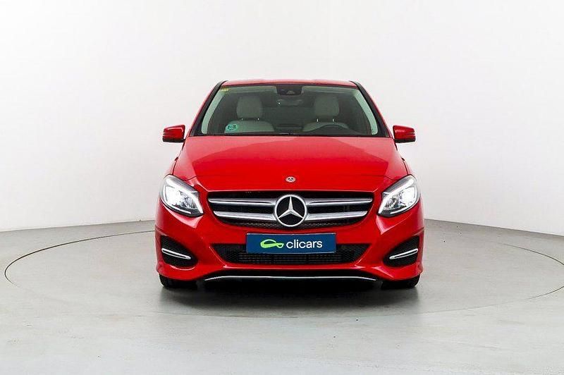 Usado Mercedes B200 156 CV (114 kW) 2018 Rojo Monovolumen