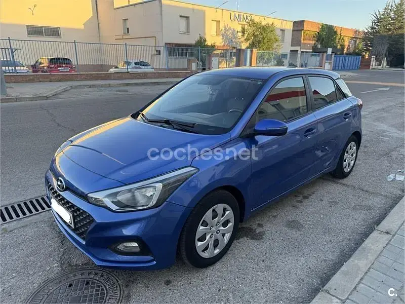 Usado Hyundai i20 100 CV (73 kW) 2019 Azul Utilitario