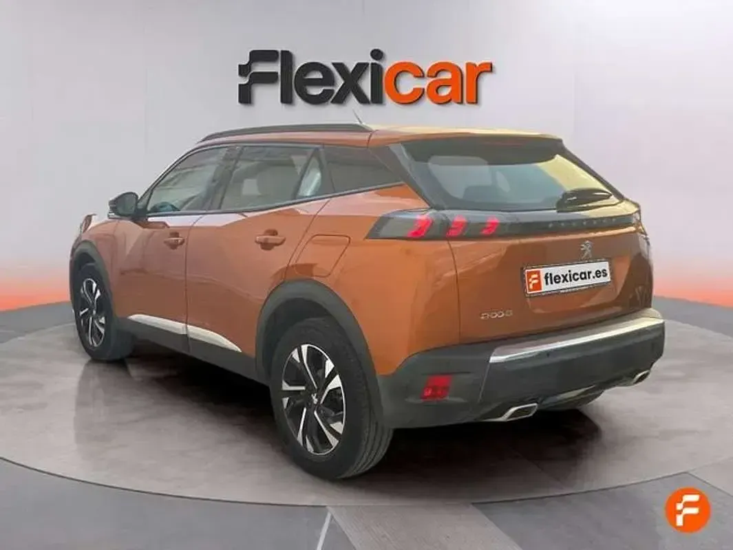 Usado Peugeot 2008 Allure 131 CV (96 kW) 2020 Naranja SUV