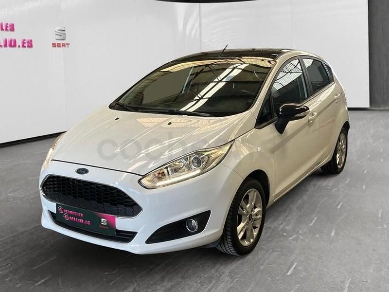 Usado Ford Fiesta Trend 75 CV (55 kW) 2017 Blanco Berlina