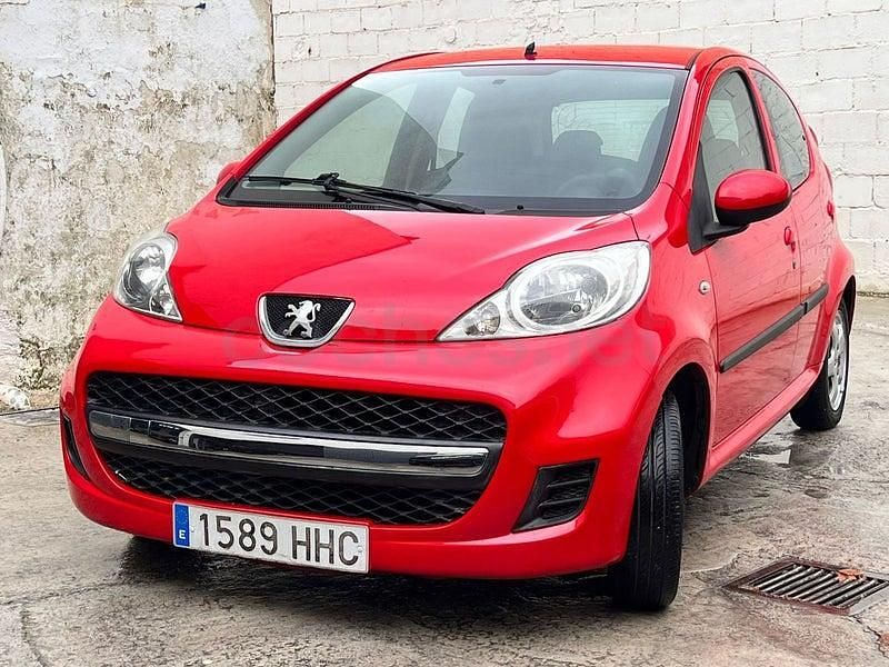 Usado Peugeot 107 Active 68 CV (50 kW) 2012 Rojo Utilitario