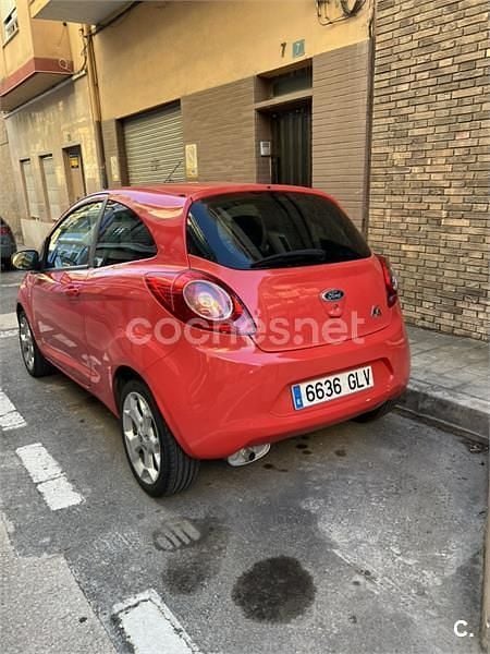 Usado Ford Ka Titanium 69 CV (50 kW) 2009 Rojo Utilitario