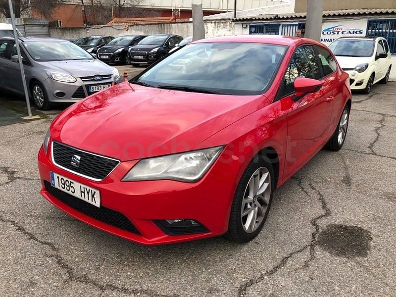 Usado Seat Leon Style 105 CV (77 kW) 2014 Rojo Berlina