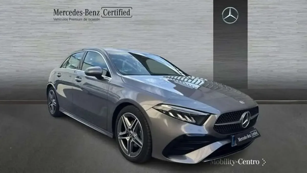 Usado Mercedes A180 109 CV (80 kW) 2024 Gris Utilitario