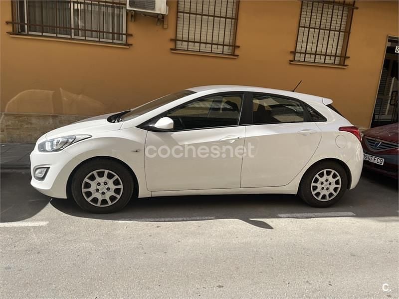 Usado Hyundai i30 90 CV (66 kW) 2013 Blanco Berlina